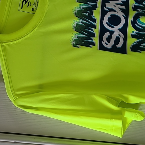 NIKE BRAND BOYS YELLOW SIGNATURE SHORT SLEEVE SHIRT SIZE LARGE MAKE SOME NOISE - Picture 8 of 11